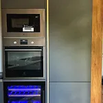 Modern With Balcony & View 아파트