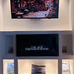 Modern With Balcony & View 베르바니아