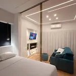 아파트 Modern With Balcony & View 베르바니아