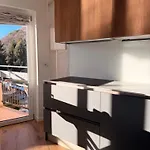 Modern With Balcony & View 아파트 *