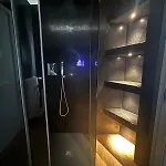 Modern With Balcony & View 베르바니아