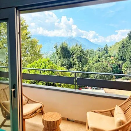 Modern With Balcony & View Апартаменты *