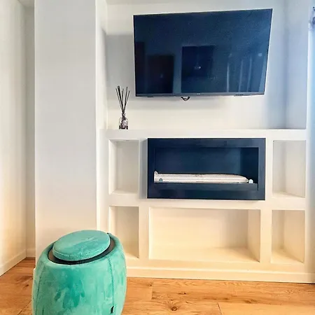 Апартаменты Modern With Balcony & View Вербания