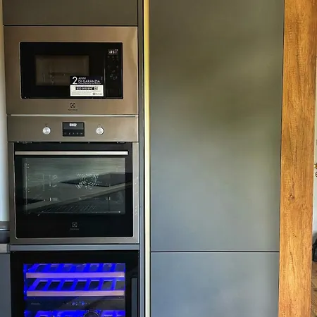 Modern With Balcony & View Апартаменты