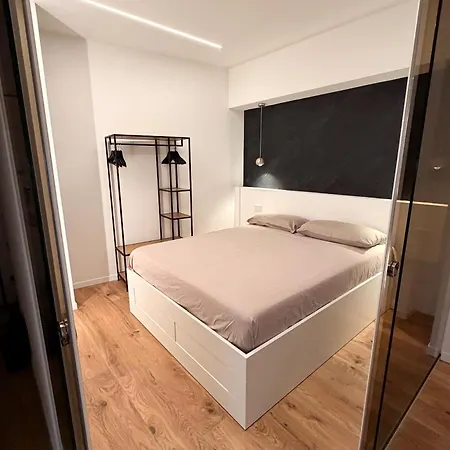 Modern With Balcony & View דירה ורבאניה