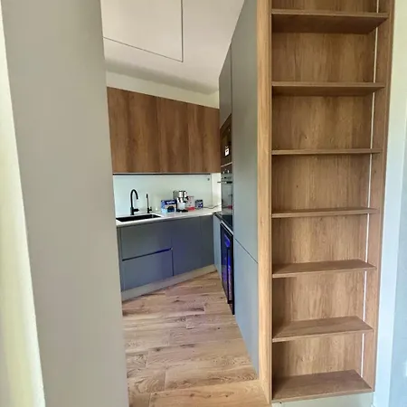 Modern With Balcony & View דירה