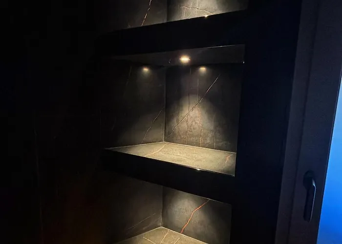 Modern With Balcony & View アパート