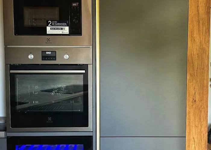 Modern With Balcony & View アパート