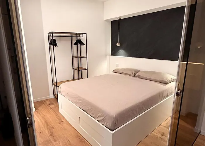 Modern With Balcony & View アパート ヴェルバーニア